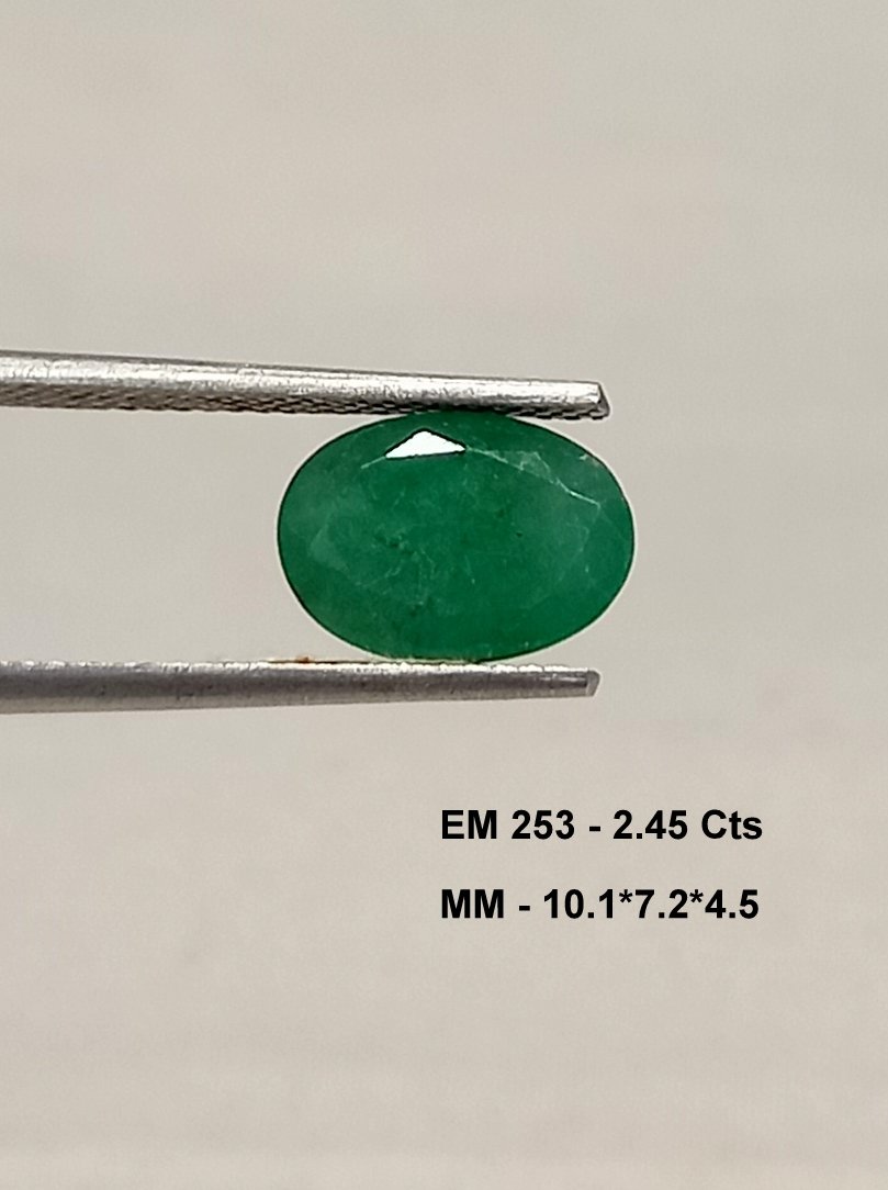 2.45 Cts Emerald Oval Cut Zambian Gemstone