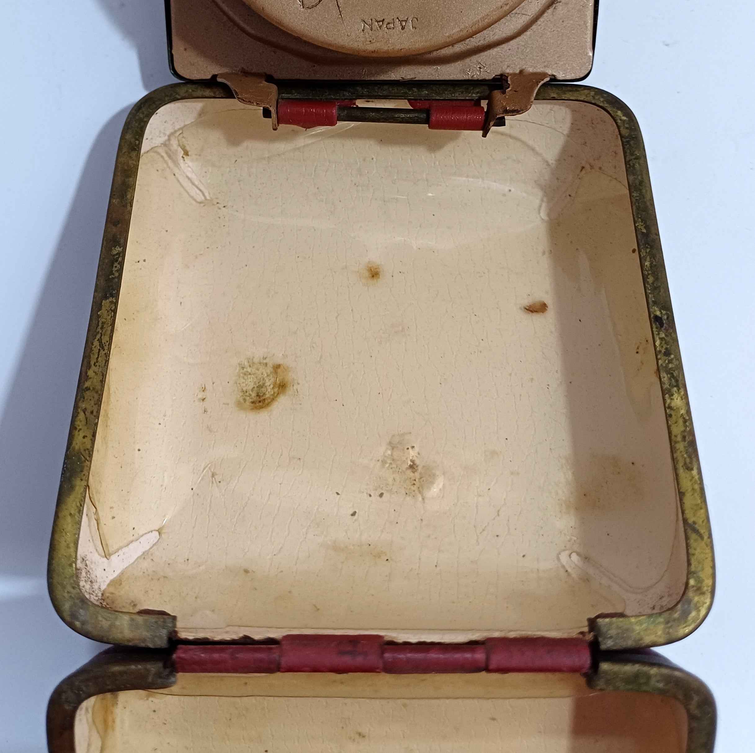 131 Grams 3*3*1 Inches ANTQ102