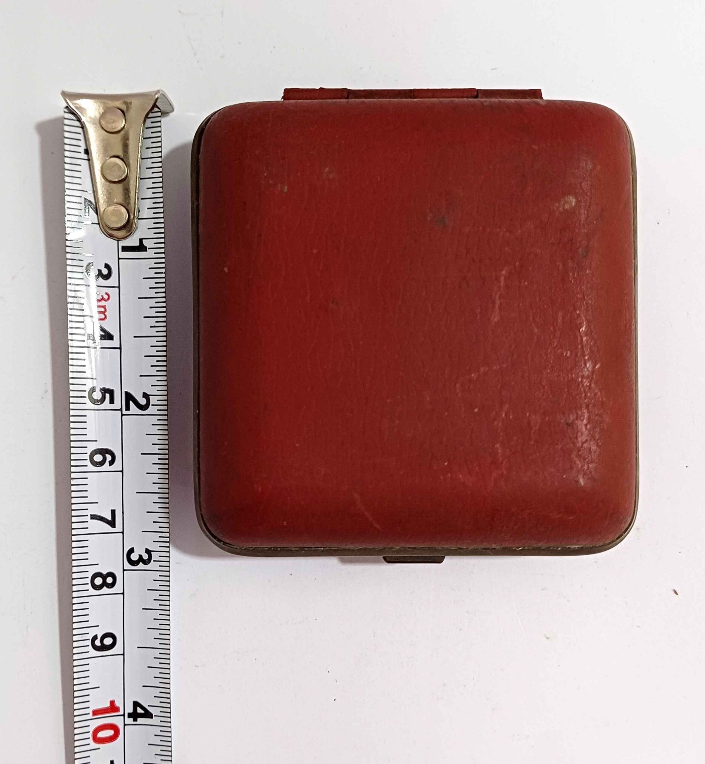 131 Grams 3*3*1 Inches ANTQ102