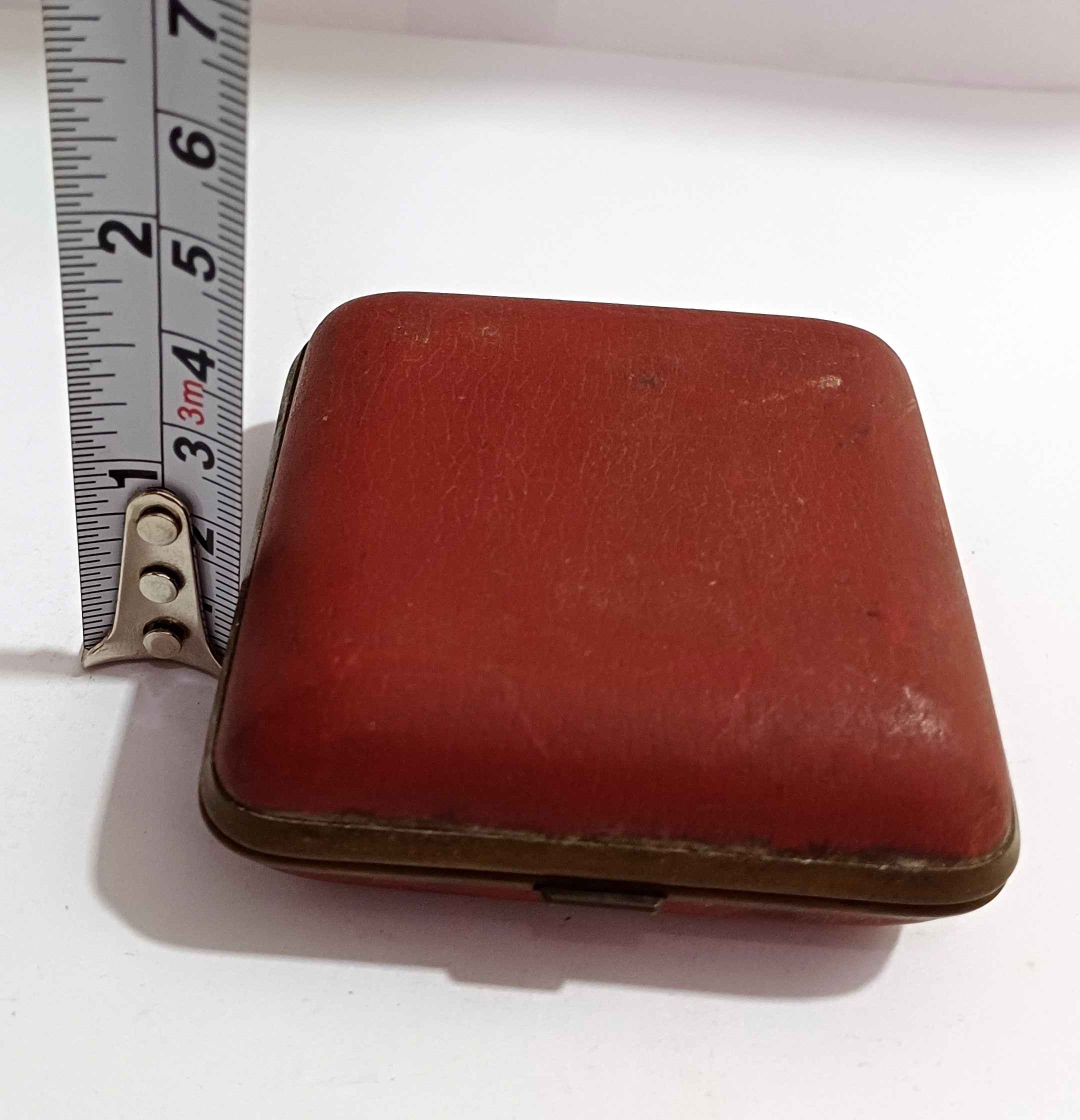 131 Grams 3*3*1 Inches ANTQ102