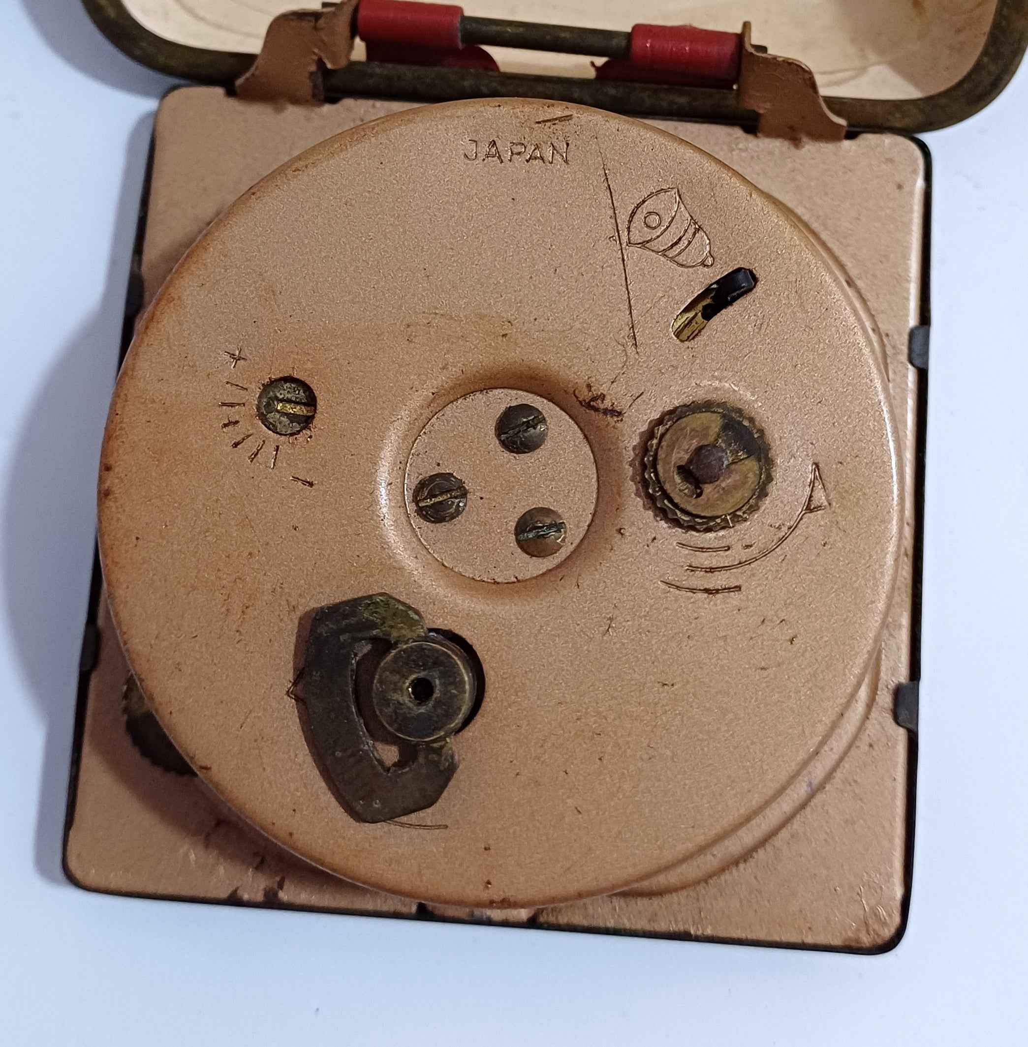 131 Grams 3*3*1 Inches ANTQ102