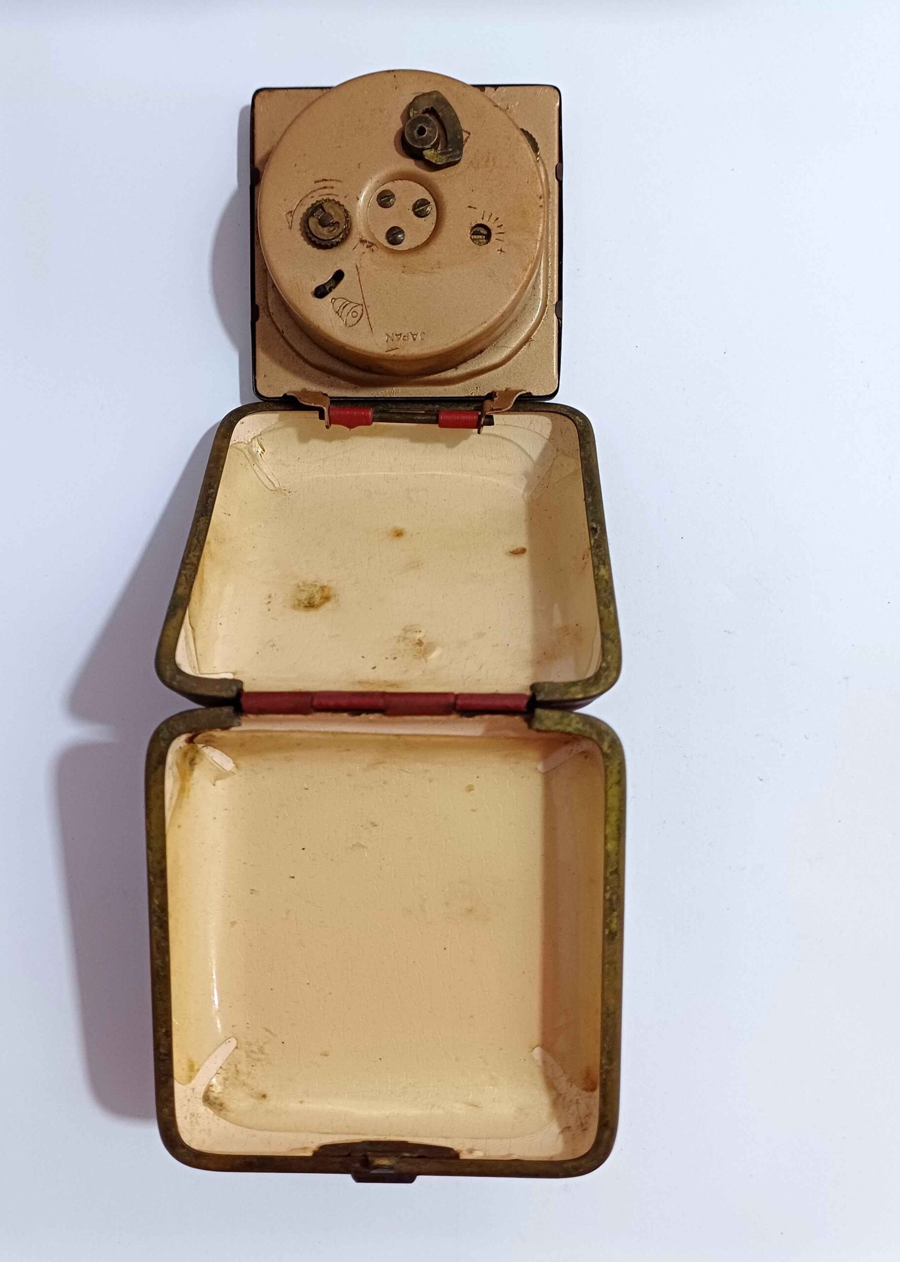 131 Grams 3*3*1 Inches ANTQ102