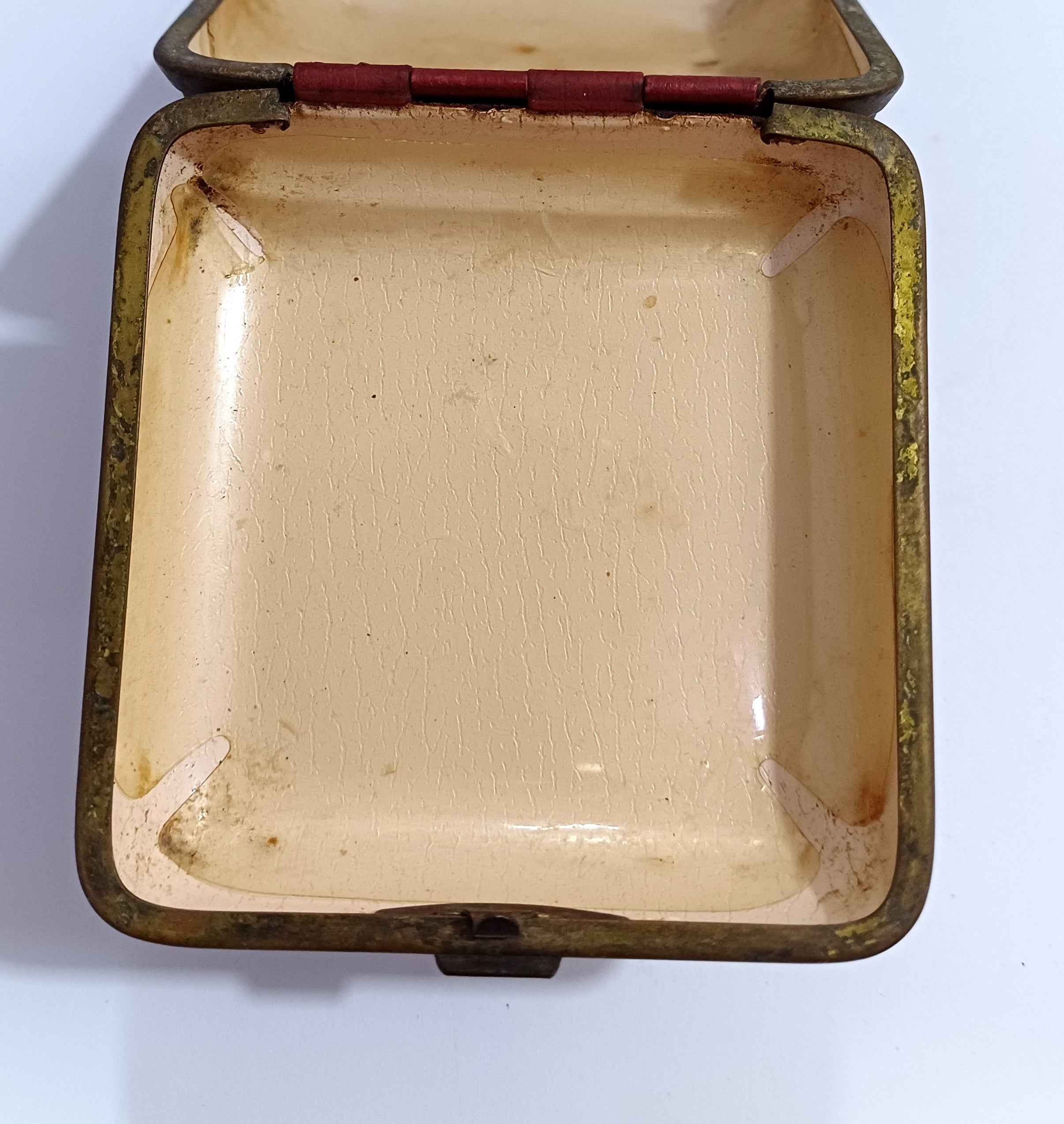 131 Grams 3*3*1 Inches ANTQ102