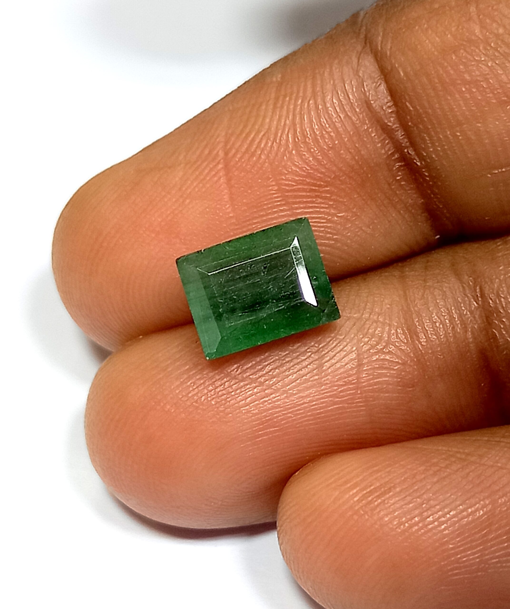 NATURAL EMERALD GEMSTONE 5