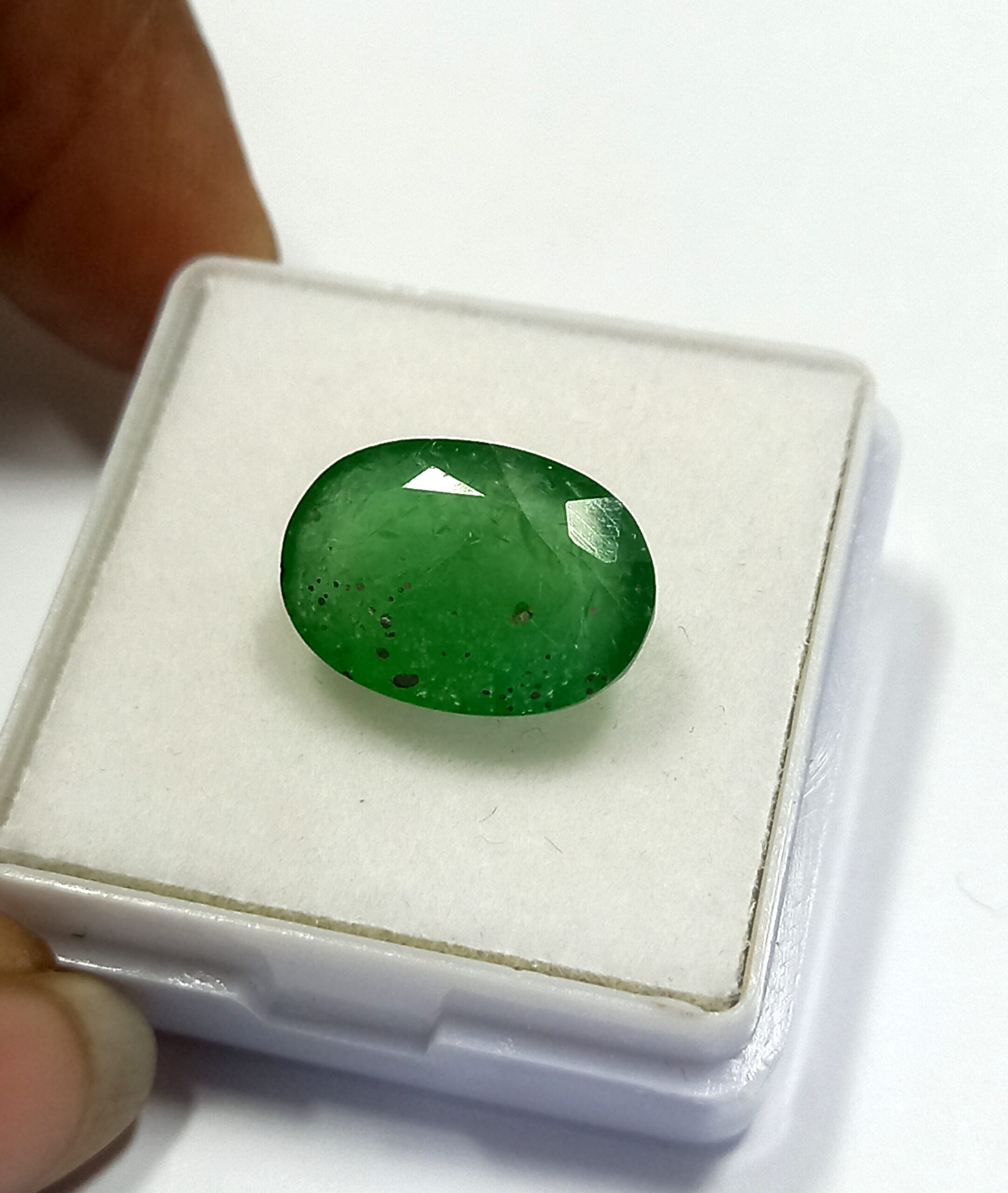 NATURAL EMERALD GEMSTONE 8
