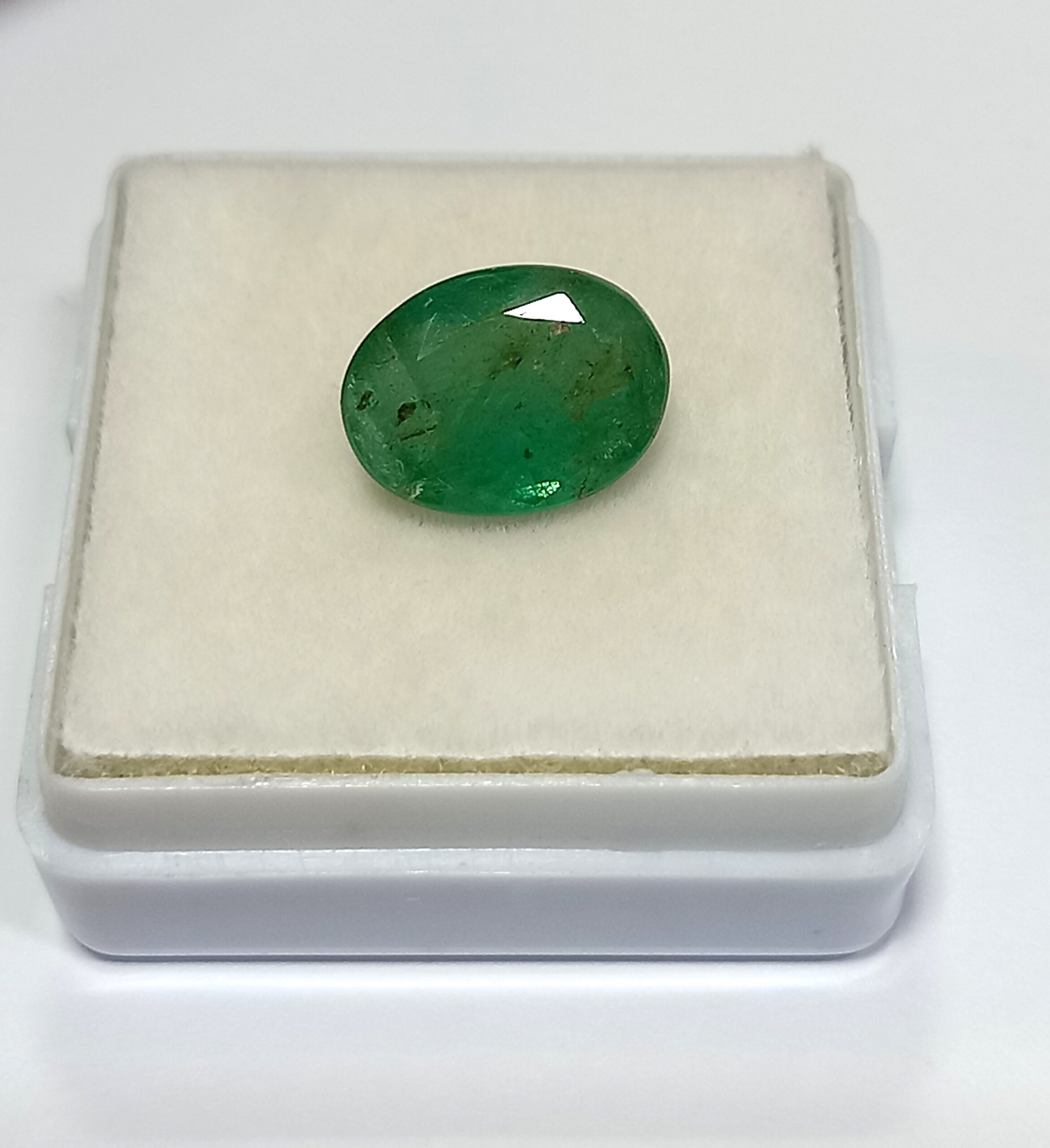 Natural Emerald Gemstone 8