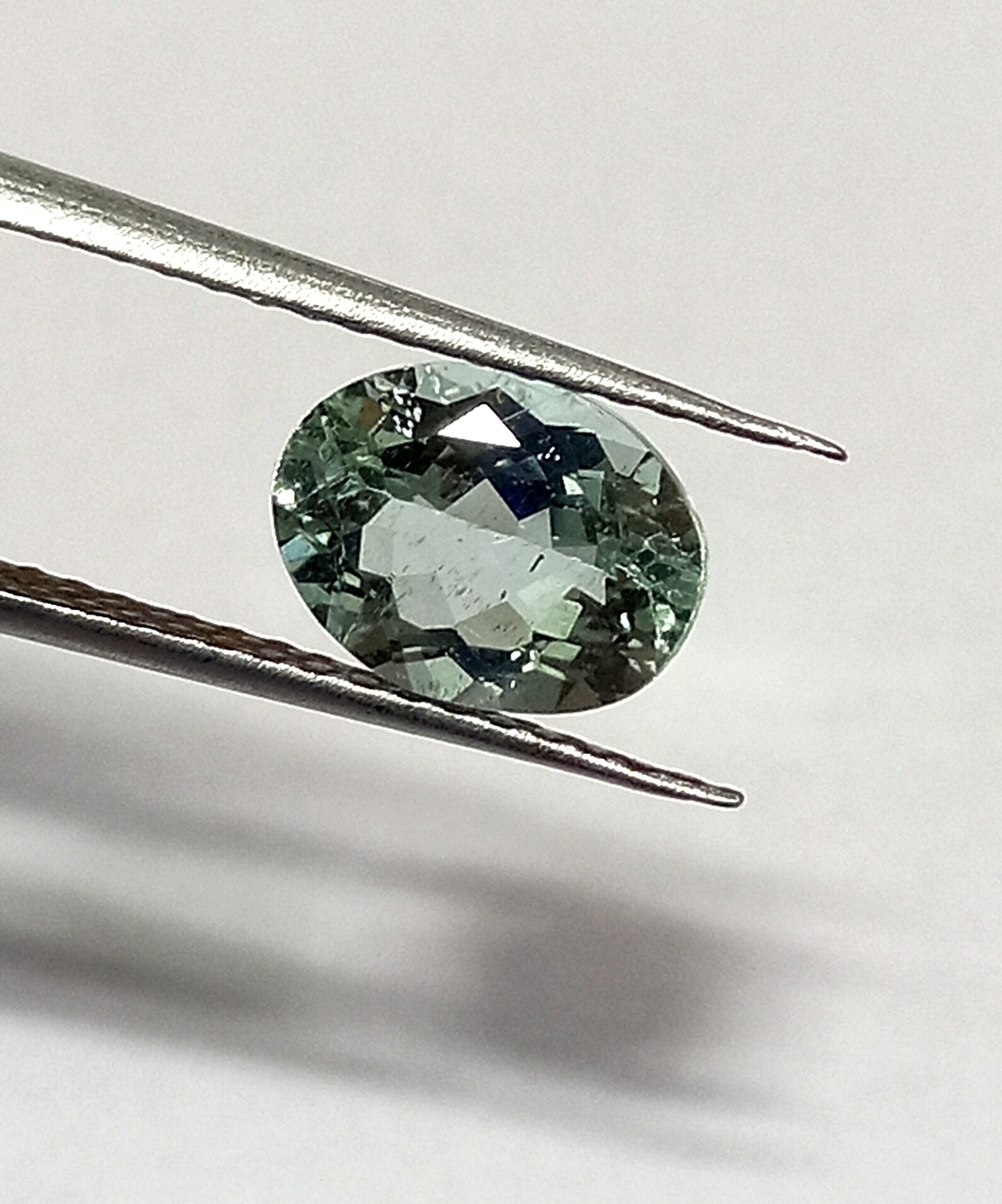 NaturalAquaMarineGemstone3_c55e3a99-f9a3-4b79-a751-33c1e4434804