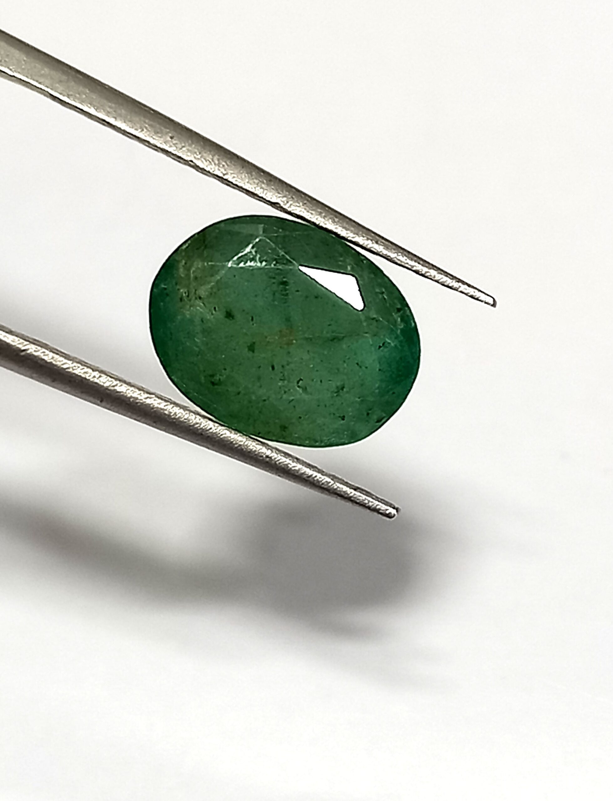 NaturalEmeraldGemstone3_80c8f5be-cd7e-4657-8e3a-56d98b3b001c