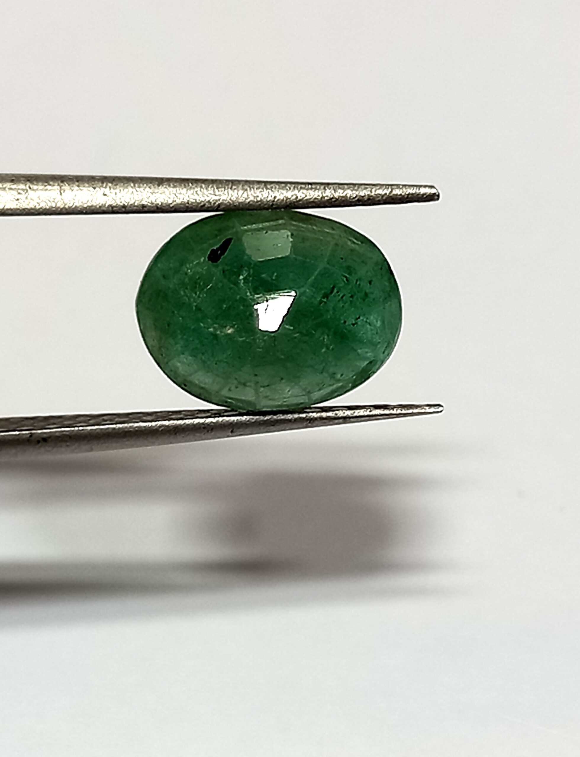 NaturalEmeraldGemstone4_f5251aad-9a49-4e1e-817f-79ef2af1ed6a