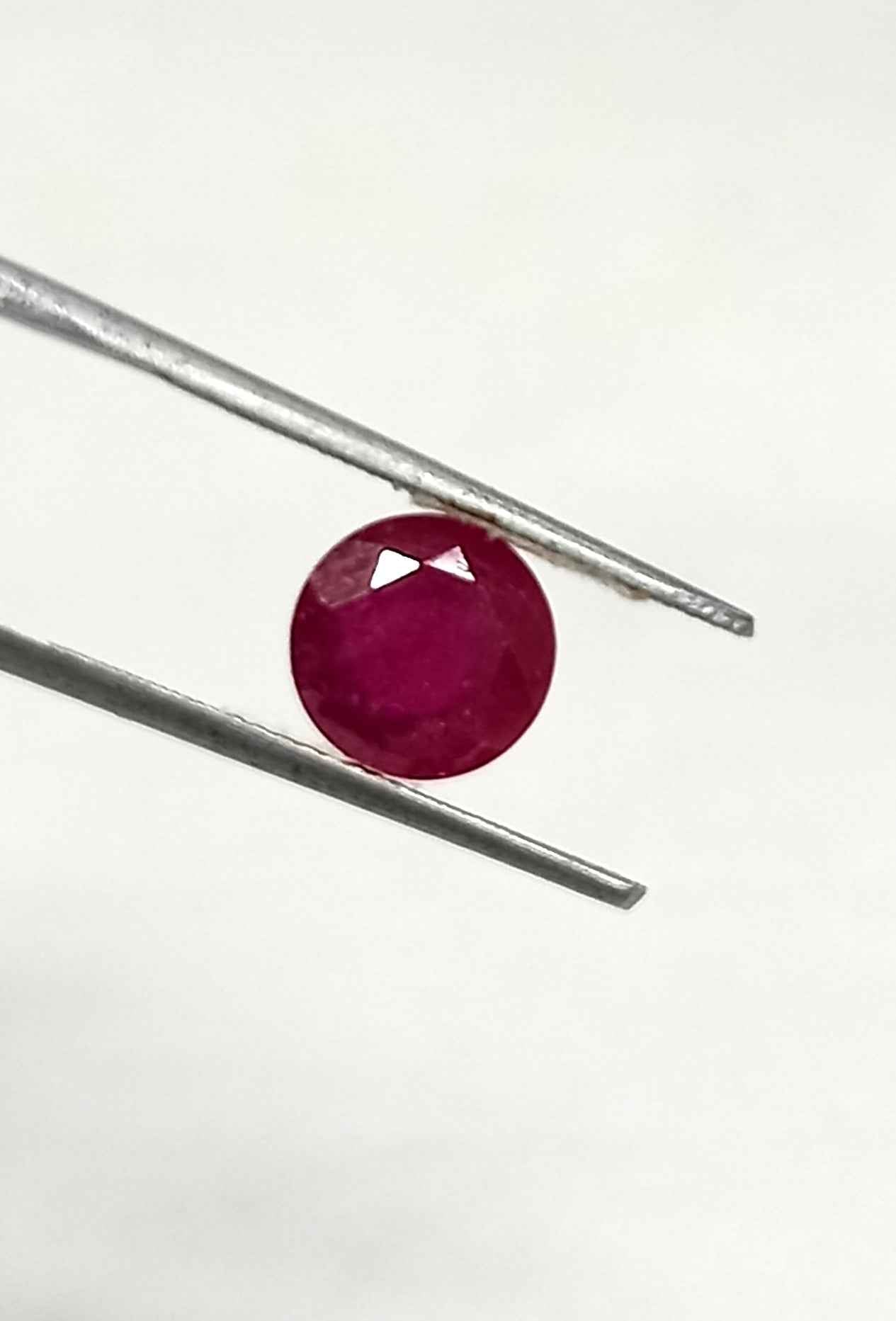 3.40 Cts Ceylon Red Ruby Gemstone Round Cut 8.1*8.1 MM R14
