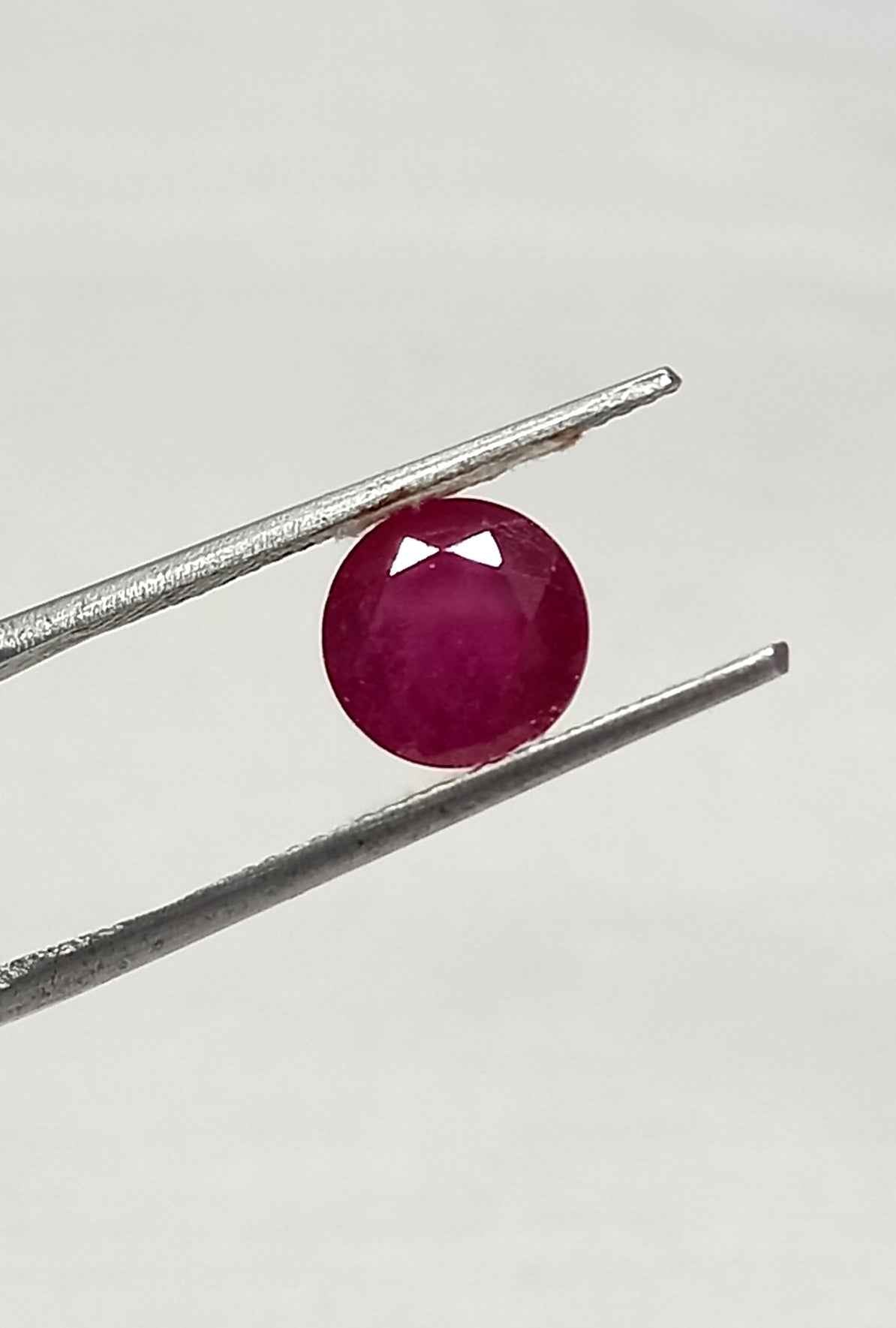 3.40 Cts Ceylon Red Ruby Gemstone Round Cut 8.1*8.1 MM R14