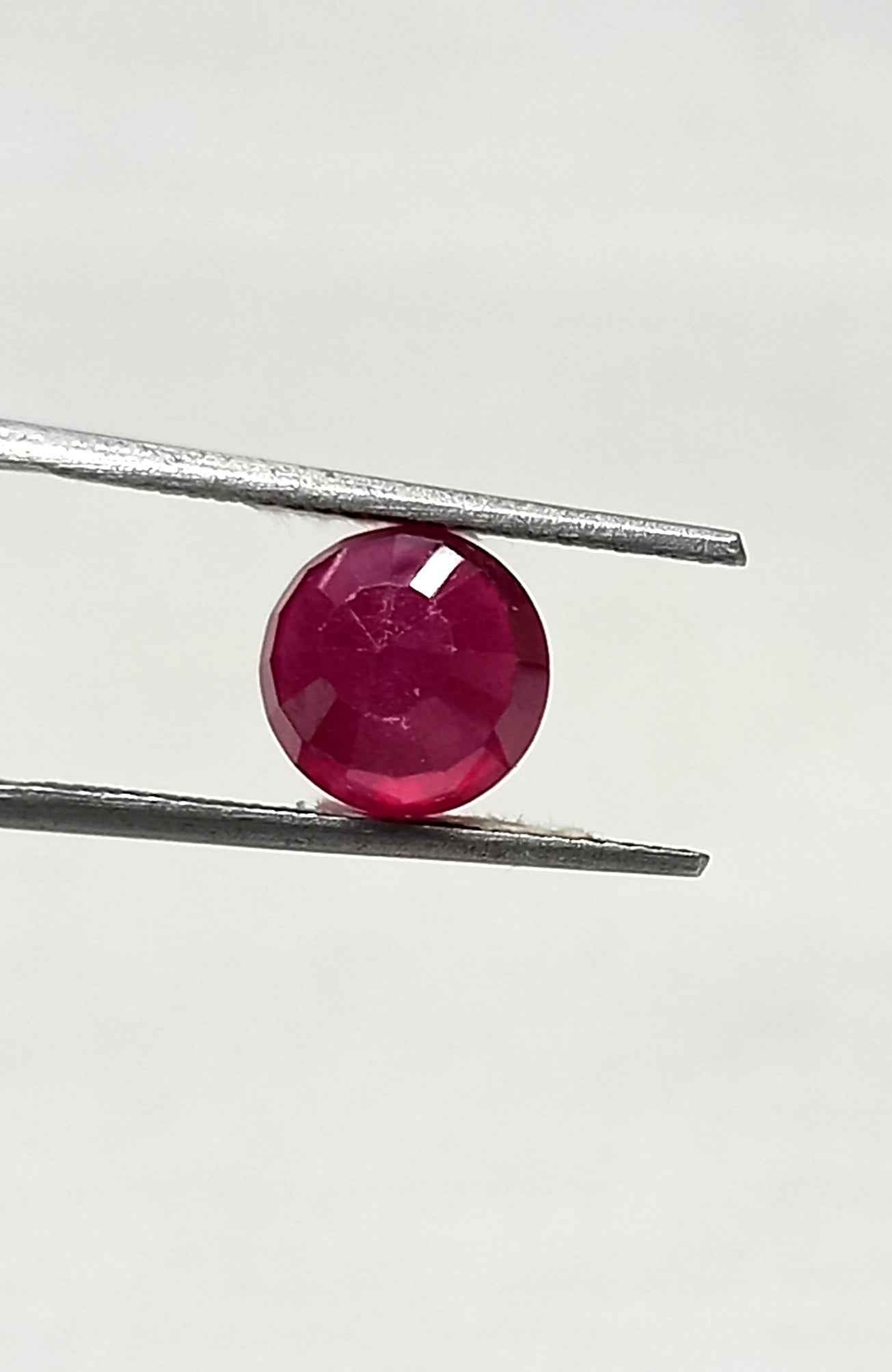 3.40 Cts Ceylon Red Ruby Gemstone Round Cut 8.1*8.1 MM R14