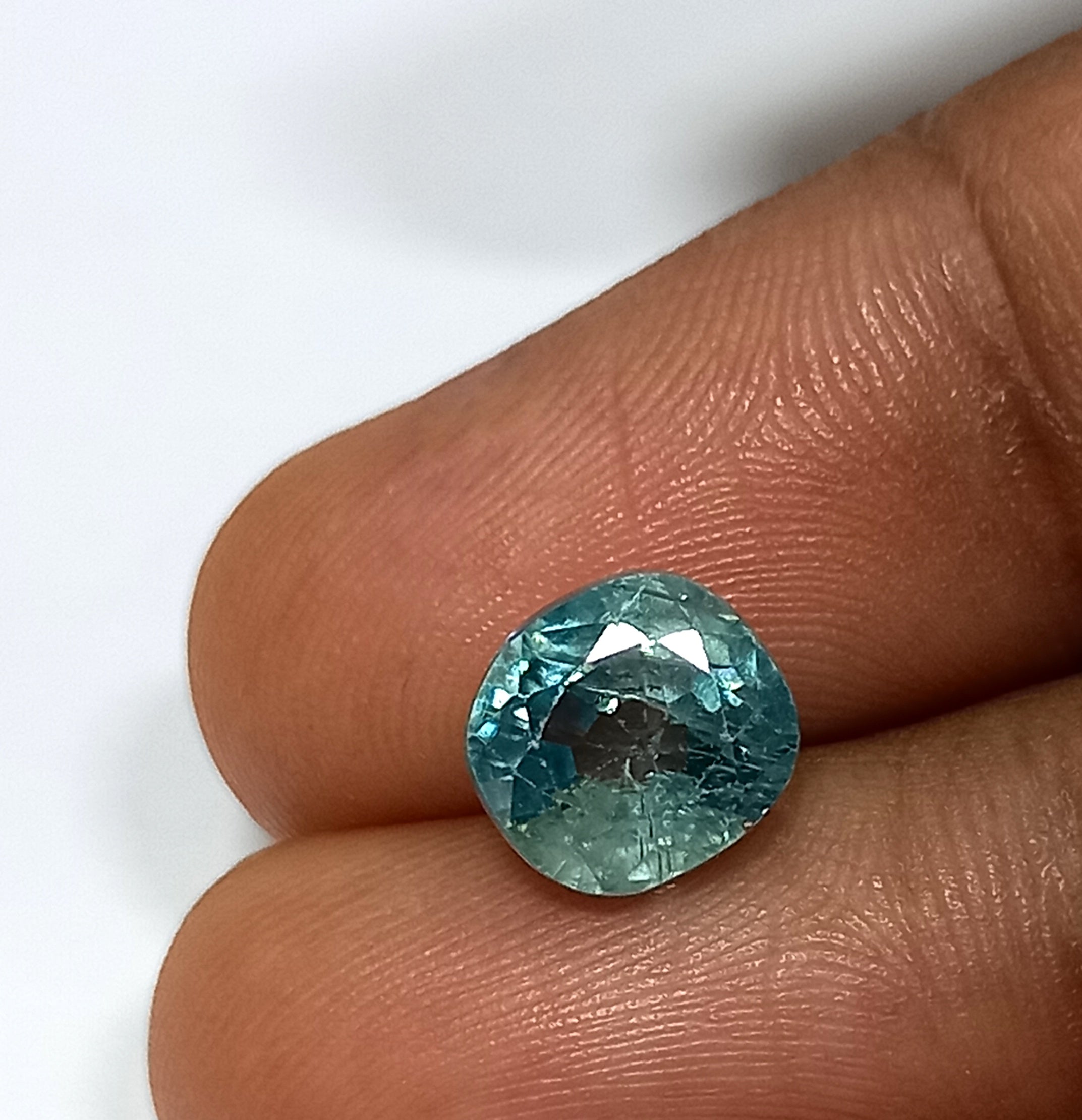 NaturalZirconGemstone4_0601888e-15e9-4427-96e6-1f1db75d074a