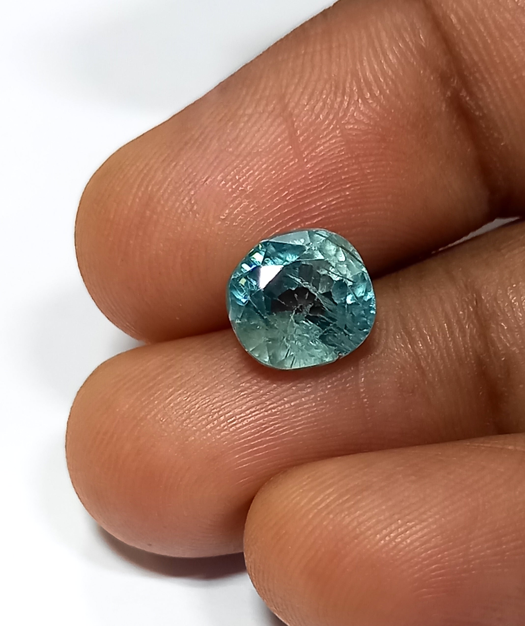 NaturalZirconGemstone5_839b1d43-1b63-4881-bf5e-effaa386293d