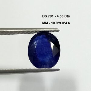 Natural blue sapphire gemstone 1