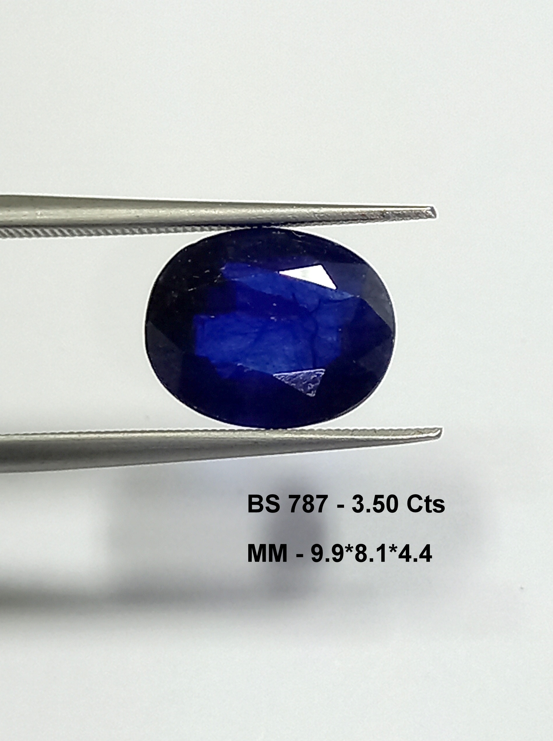 Natural blue sapphire gemstone 1