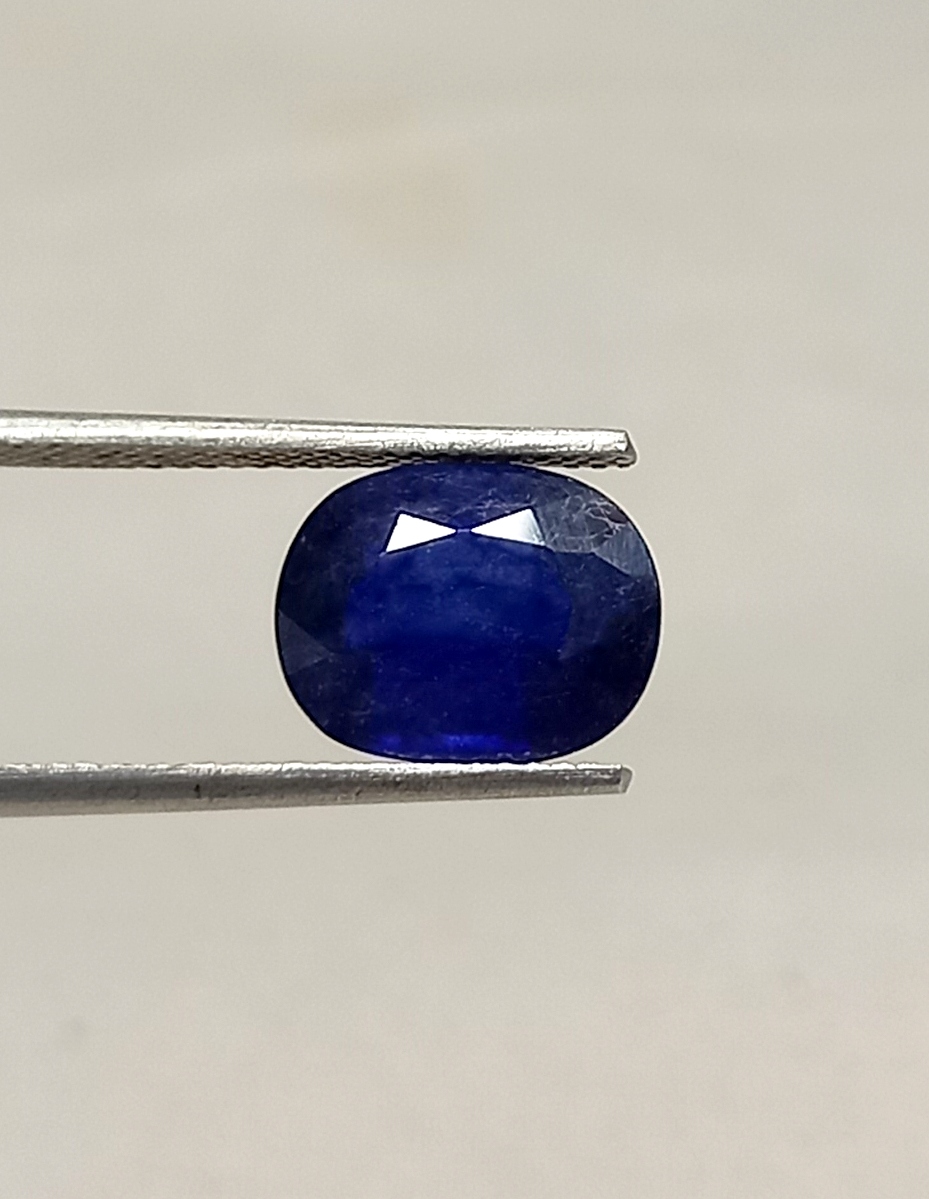 Natural blue sapphire gemstone 2