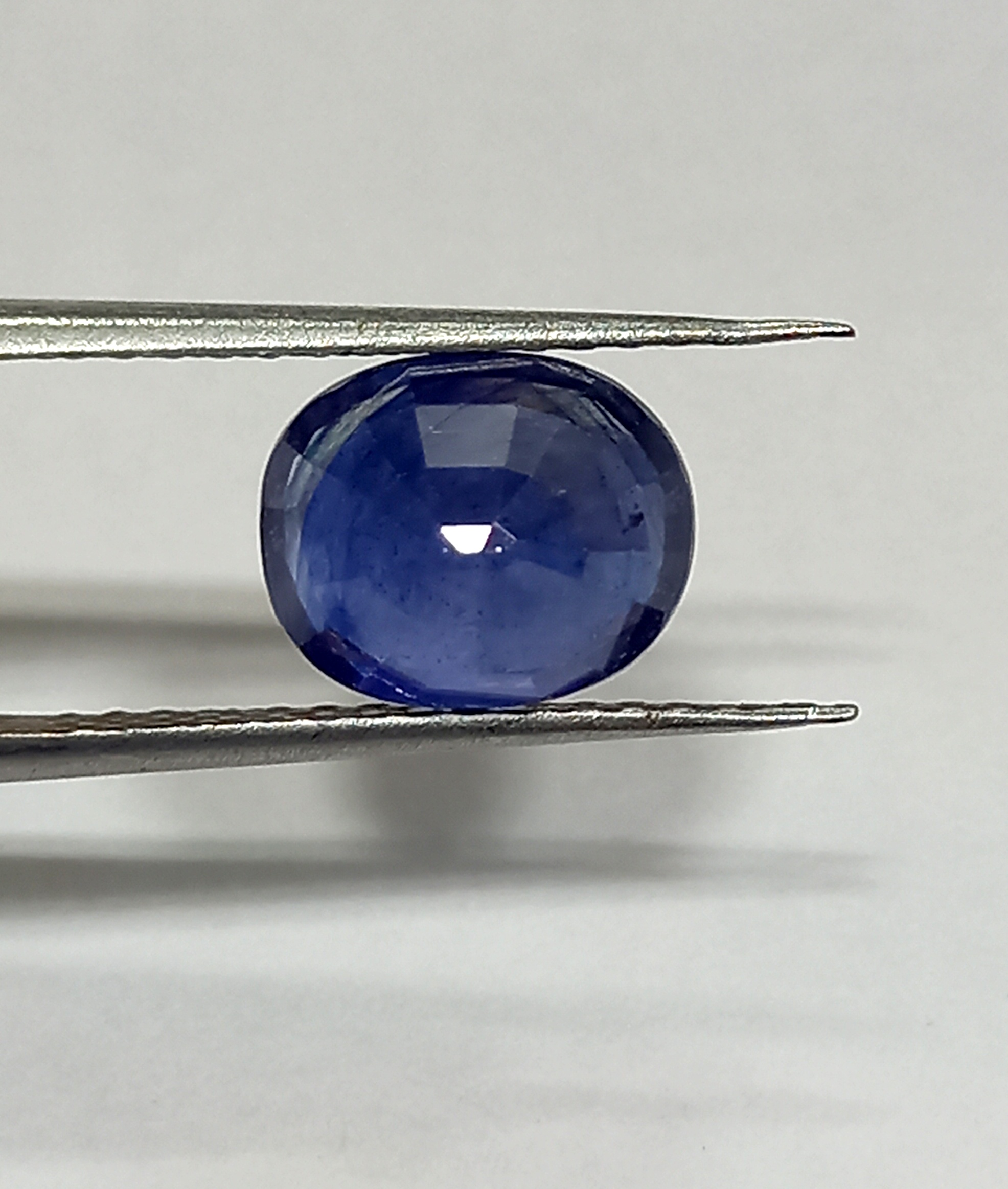 Natural blue sapphire gemstone 3