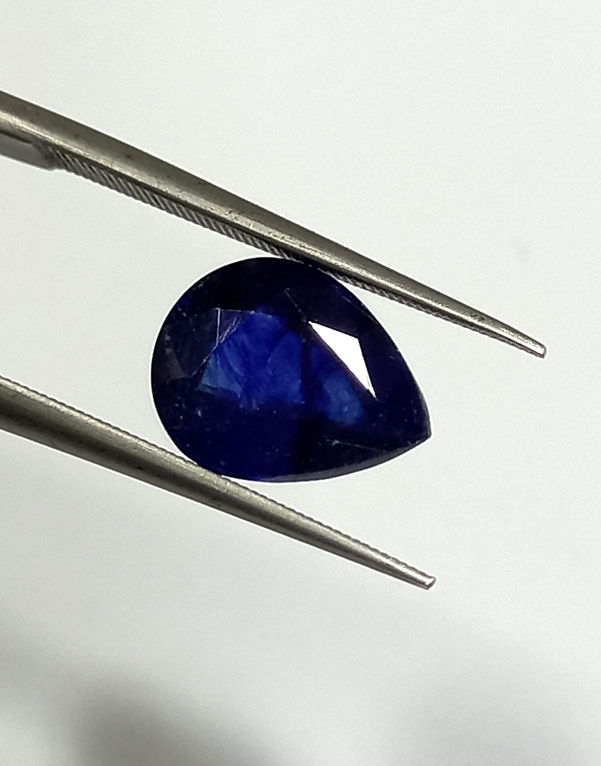 Natural blue sapphire gemstone 3