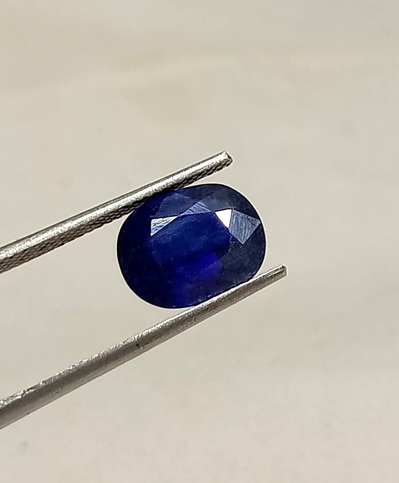 Natural blue sapphire gemstone 3