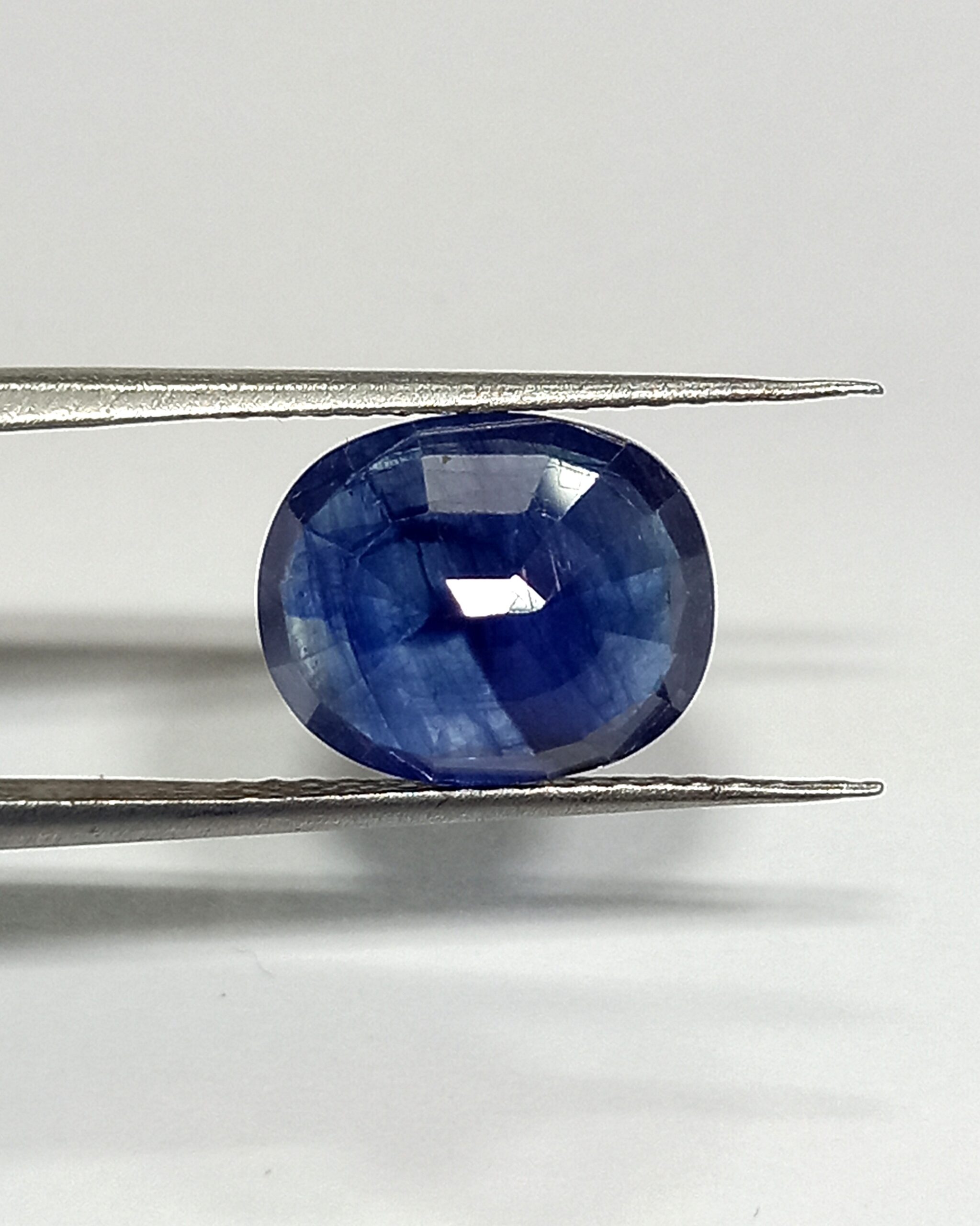 Natural blue sapphire gemstone 3