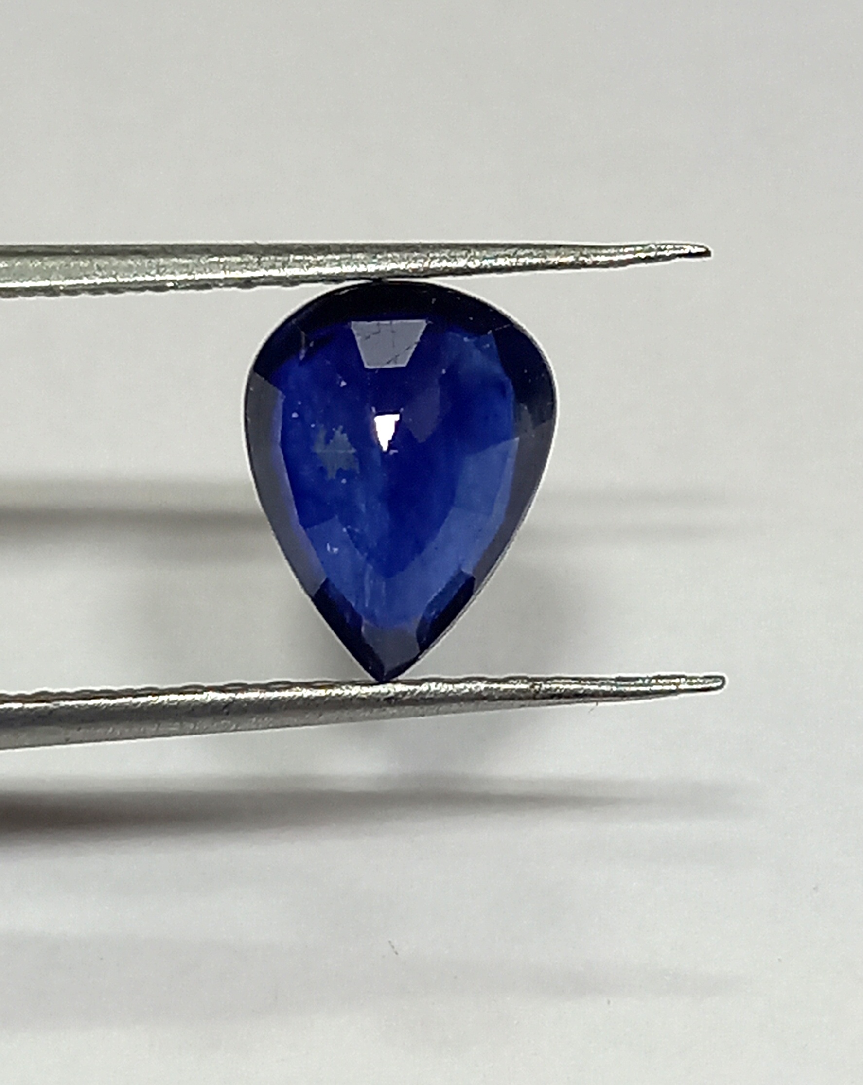 Natural blue sapphire gemstone 3