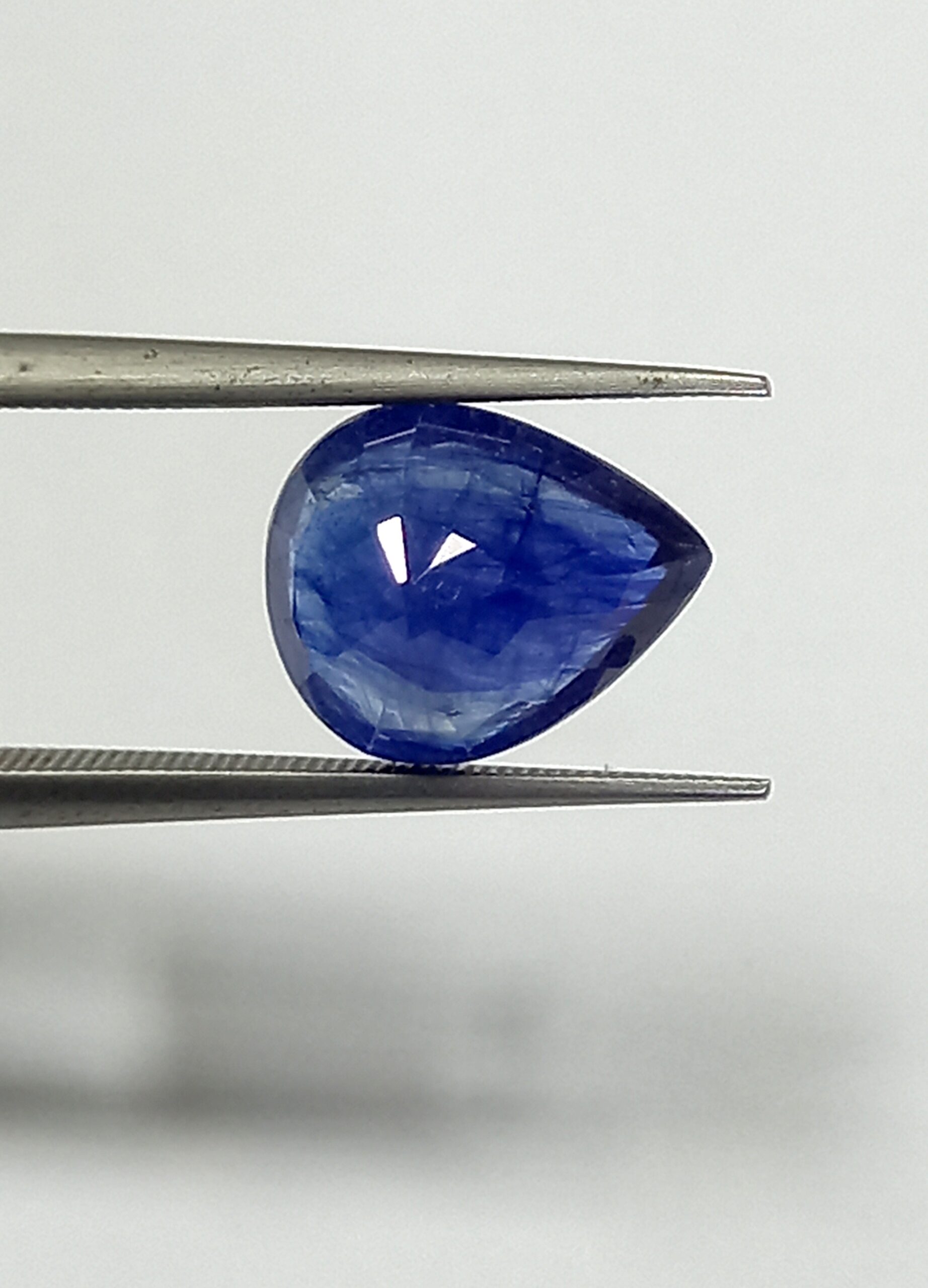 Natural blue sapphire gemstone 4