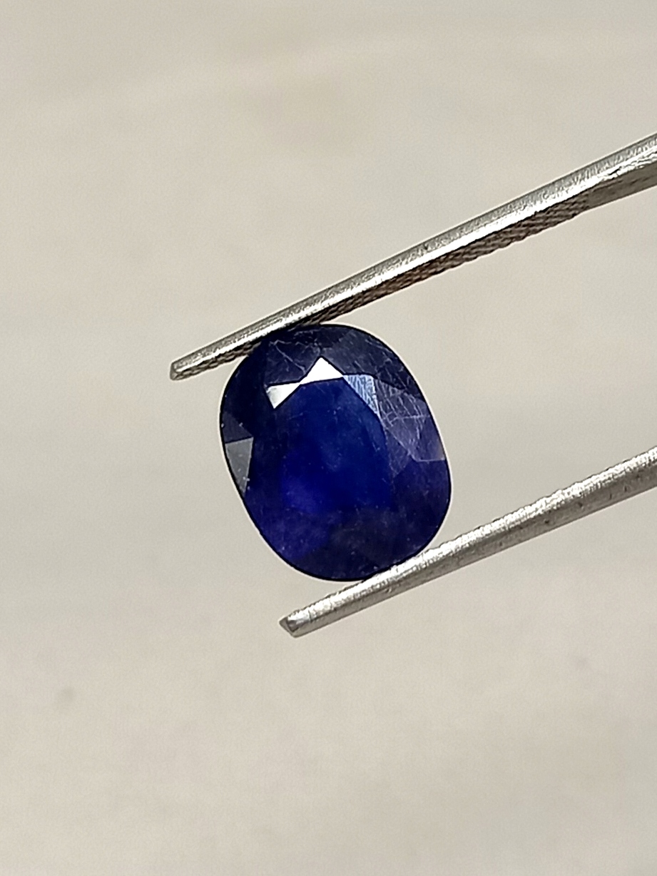 Natural blue sapphire gemstone 4