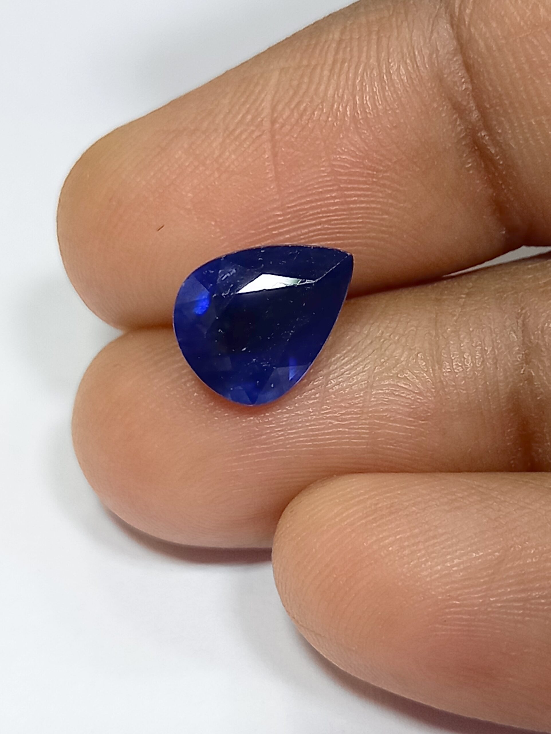 Natural blue sapphire gemstone 4