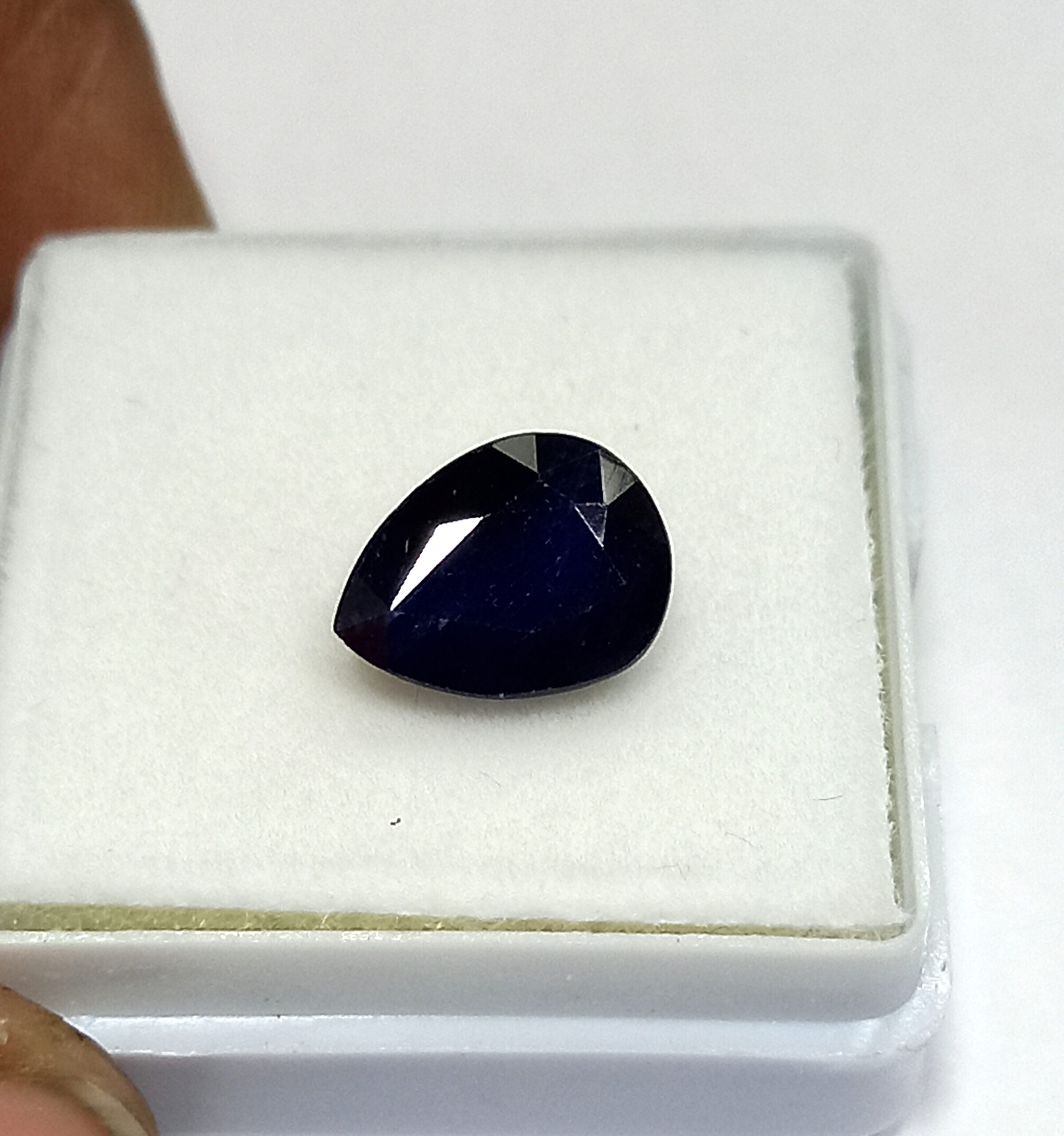 Natural blue sapphire gemstone 5