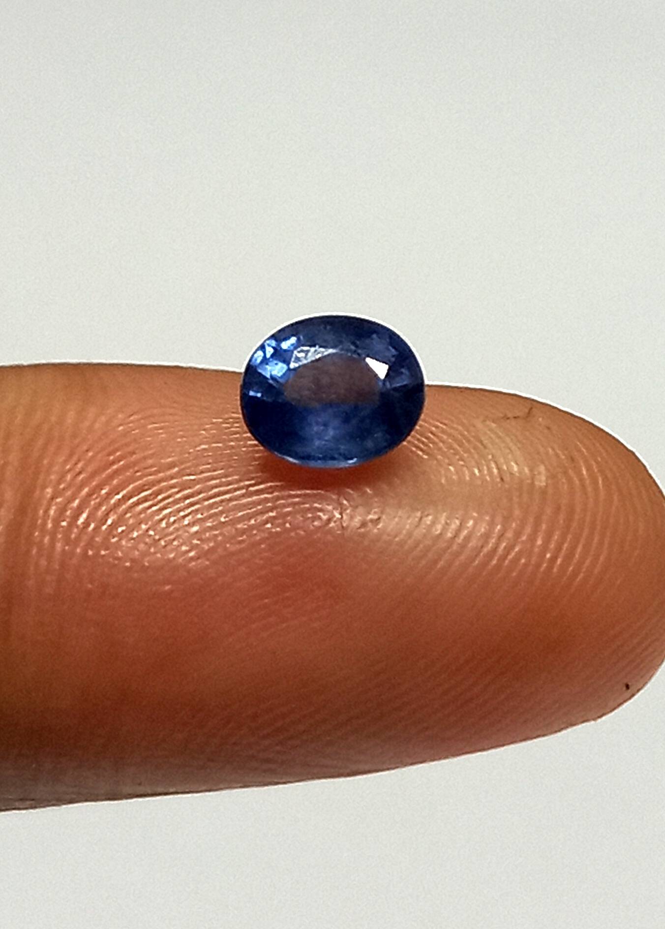 Natural blue sapphire gemstone 0.67 cts 3
