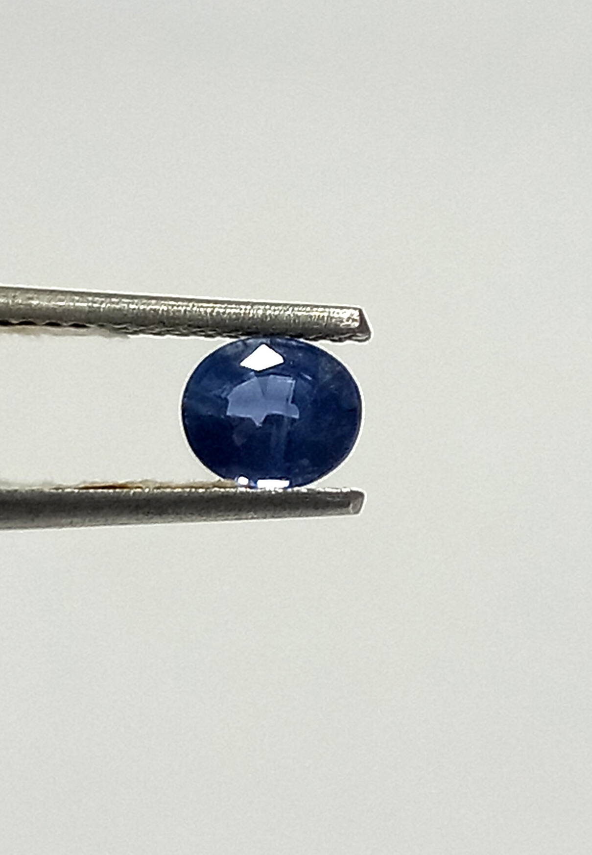 Natural blue sapphire gemstone 0.67 cts 4