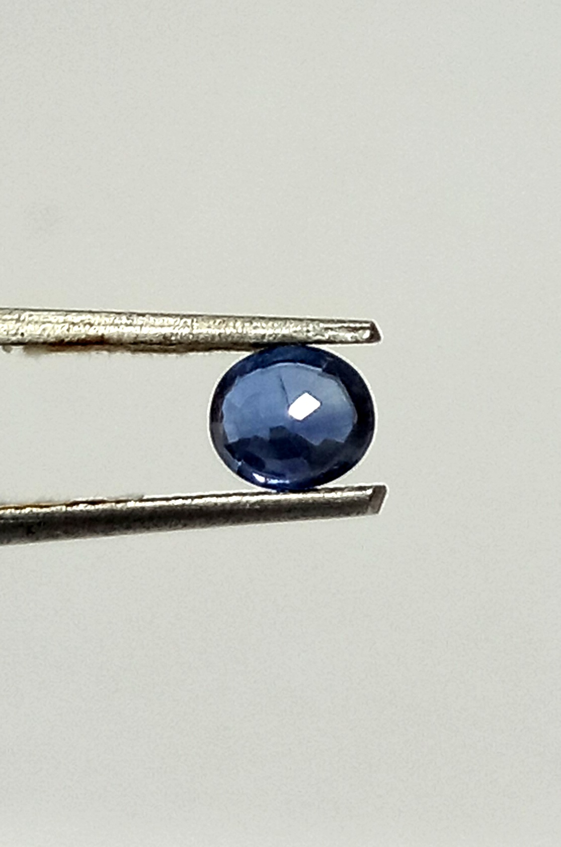 Natural blue sapphire gemstone 0.67 cts 7