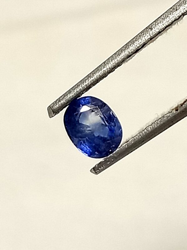 Natural blue sapphire gemstone 0.68 cts 2
