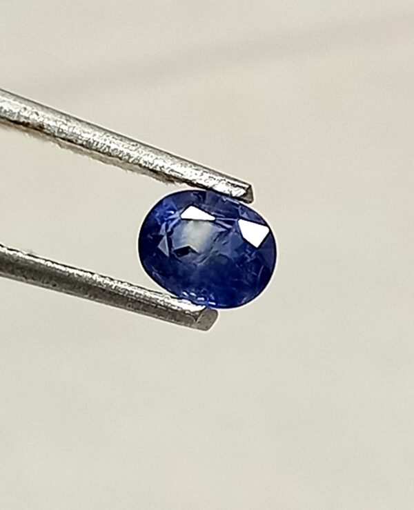 Natural blue sapphire gemstone 0.68 cts 4