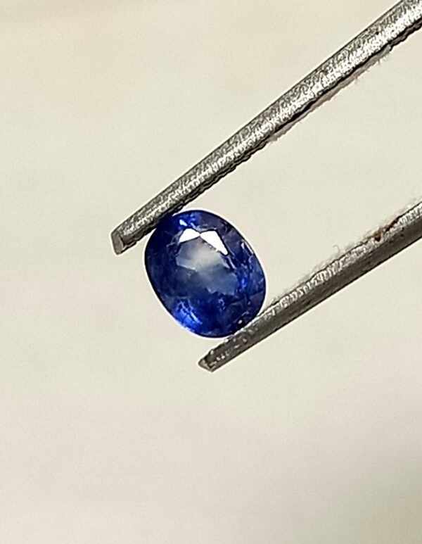 Natural blue sapphire gemstone 0.68 cts 5