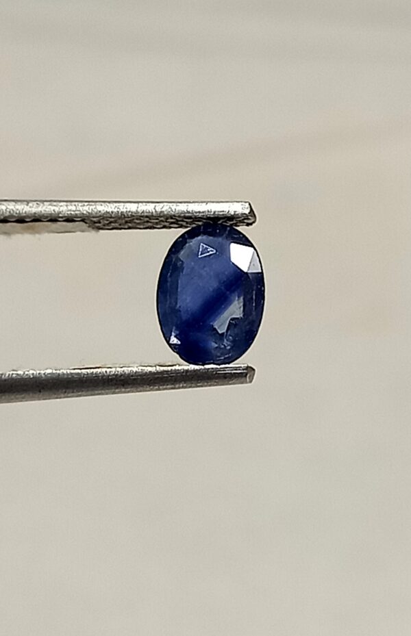 Natural blue sapphire gemstone 0.69 cts 2