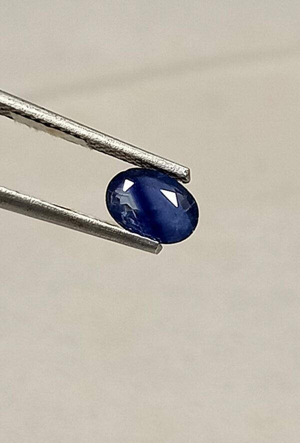 Natural blue sapphire gemstone 0.69 cts 3
