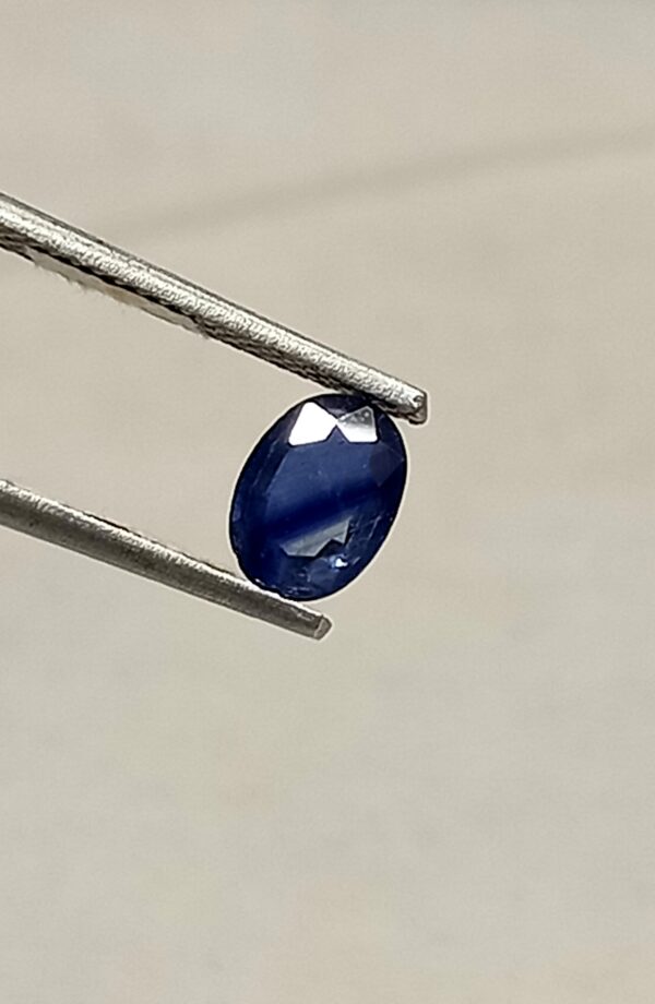 Natural blue sapphire gemstone 0.69 cts 4