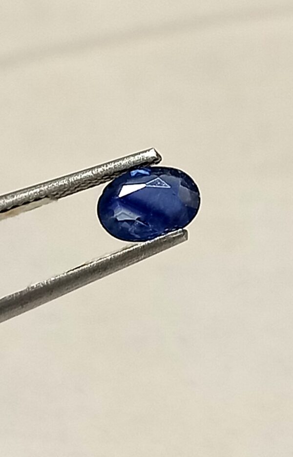 Natural blue sapphire gemstone 0.69 cts 6