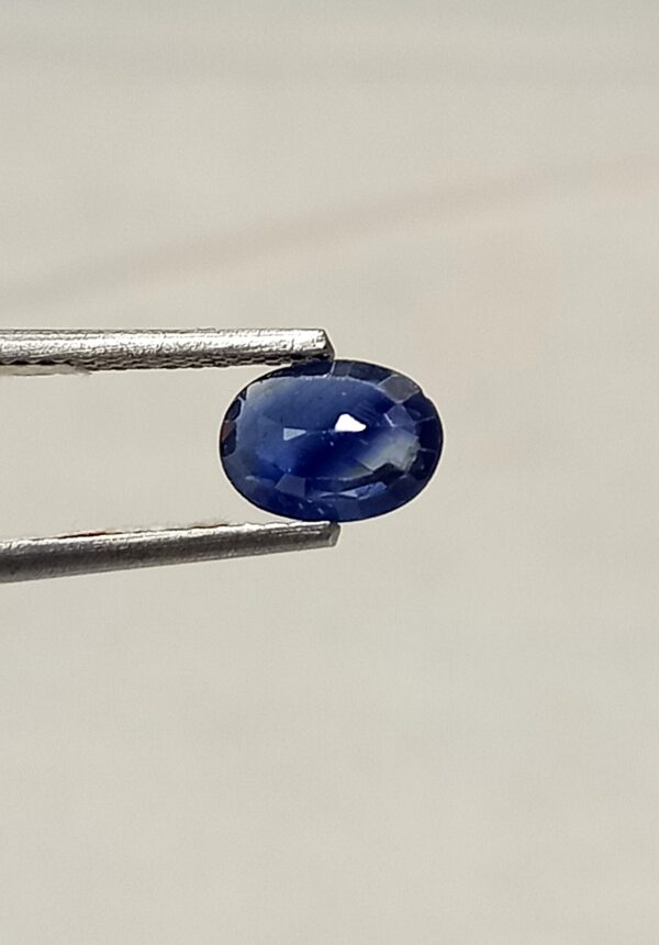 Natural blue sapphire gemstone 0.69 cts 7