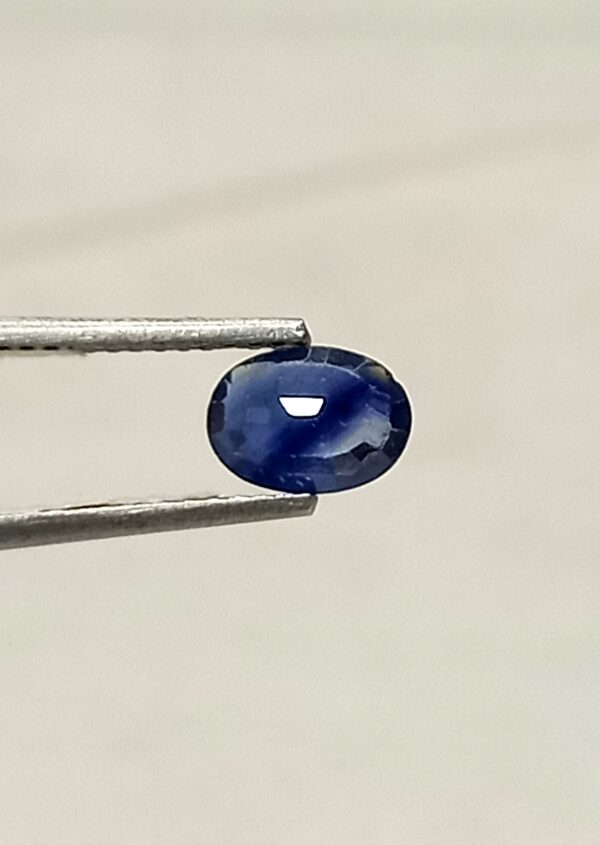 Natural blue sapphire gemstone 0.69 cts 8