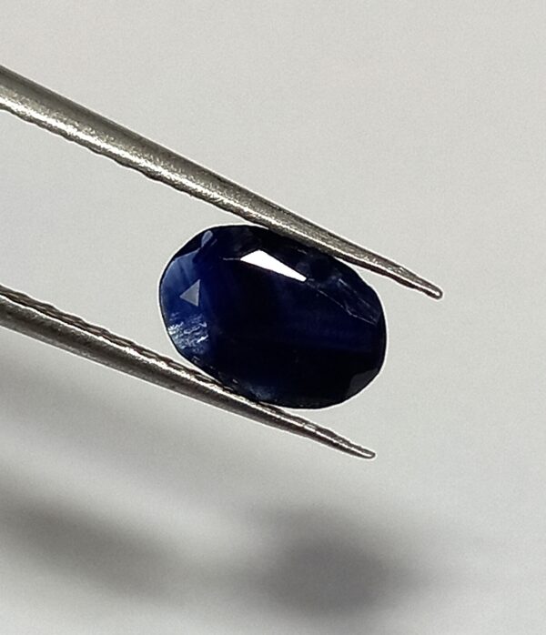 Natural blue sapphire gemstone 3