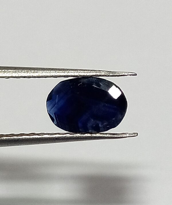 Natural blue sapphire gemstone 4