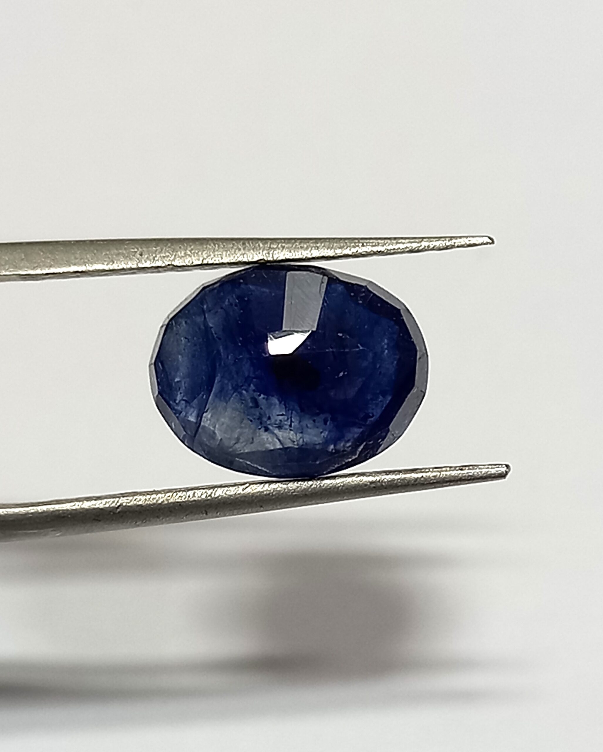Natural blue sapphire gemstone 4
