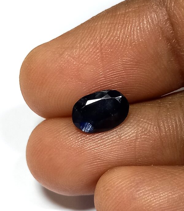 Natural blue sapphire gemstone 5