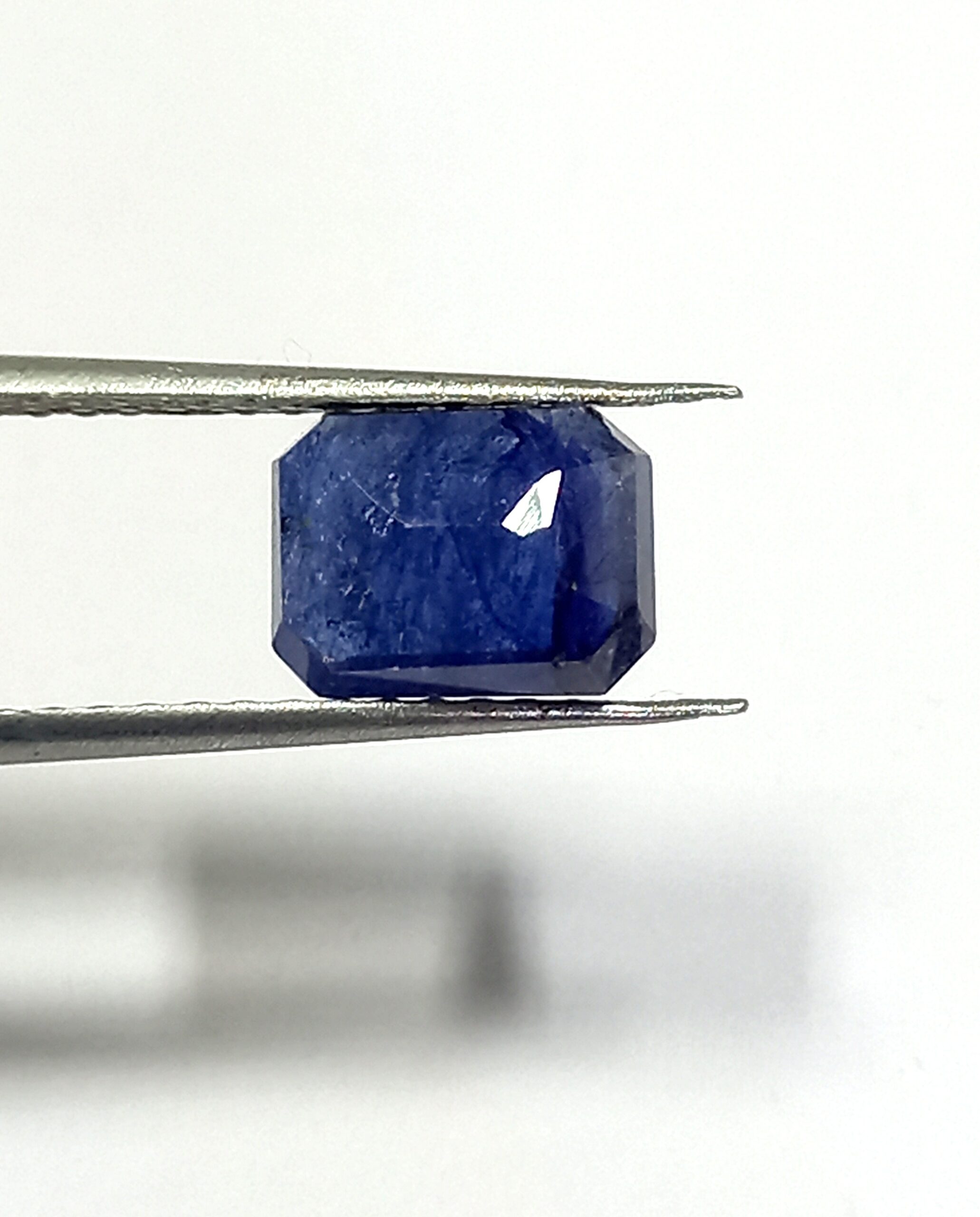 Natural blue sapphire gemstone 3