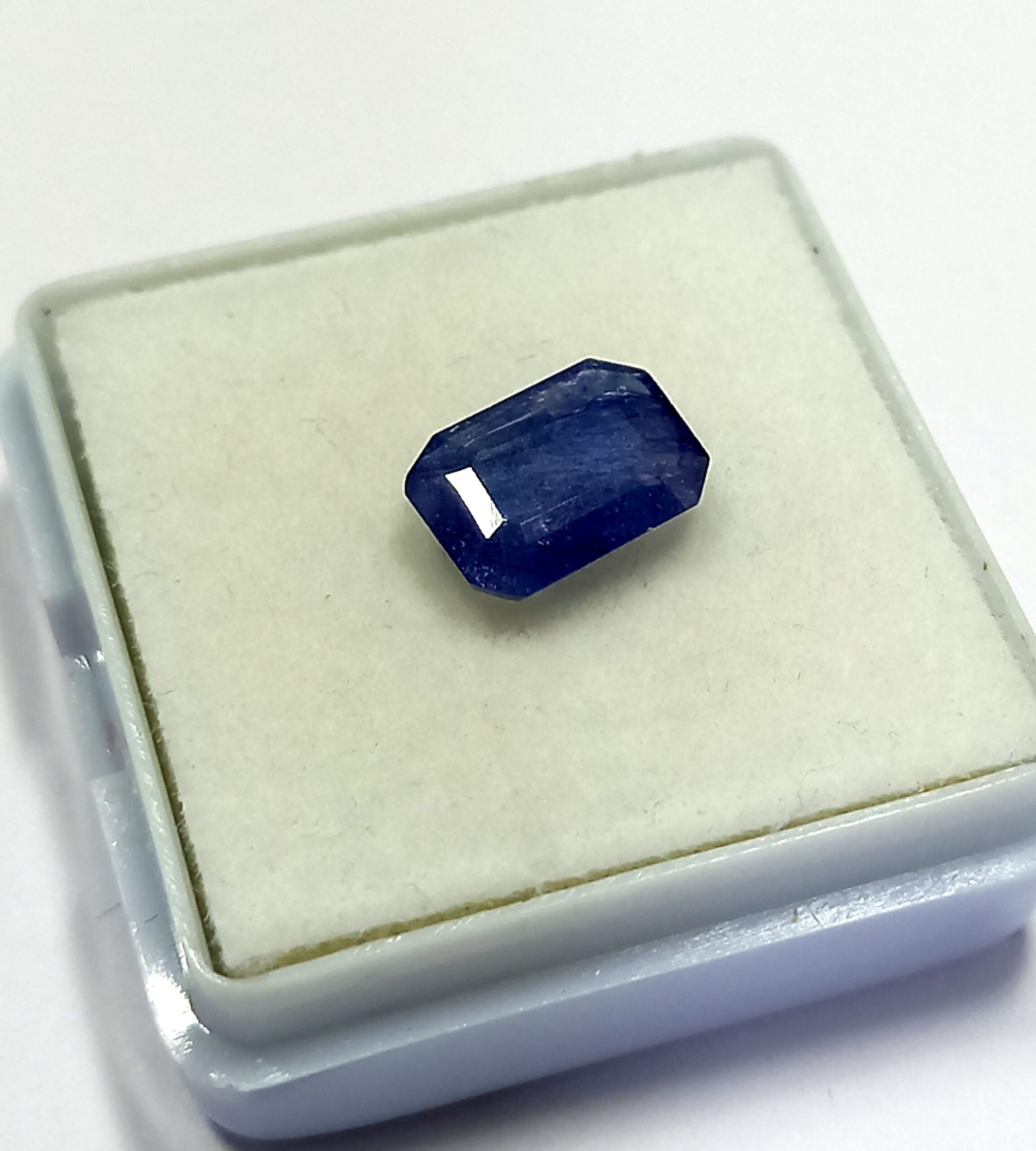 Natural blue sapphire gemstone 6