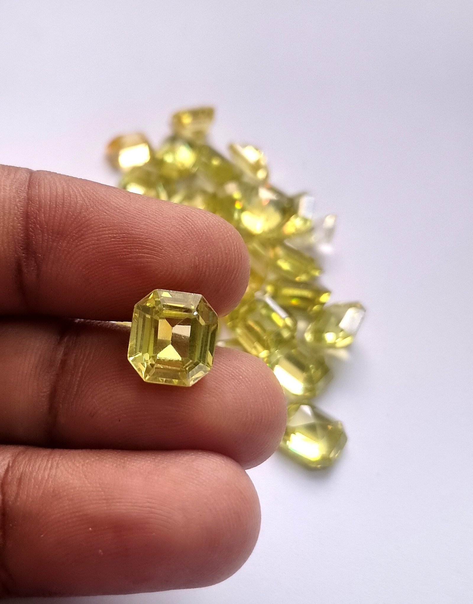 Yellow Topaz Gemstones Lot 31 Pcs 161.05 Cts Emerald Cut 7-10 MM - Image 4