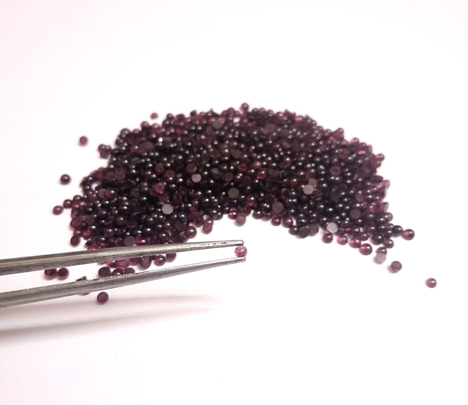 Natural Pink Rhodolite Garnet Round Cabochons 1300 Pcs 101.05 Cts (2-3mm) for Jewellery - Image 2